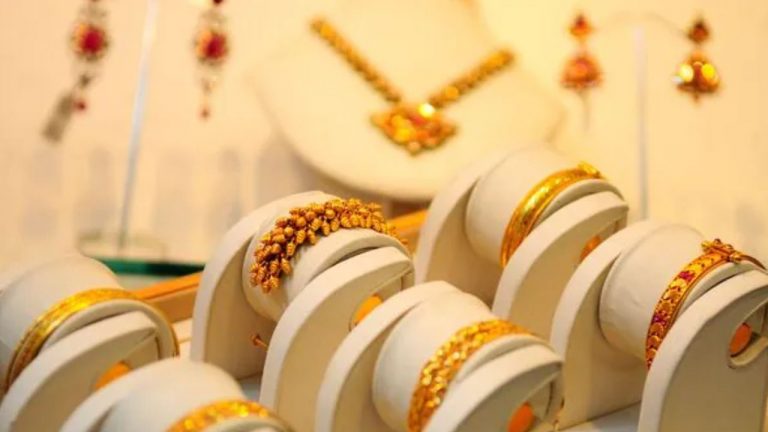 Gold Rate Today: పసిడి ప్రియులకు భారీ షాక్.. 78 వేలకు చేరువైన గోల్డ్!