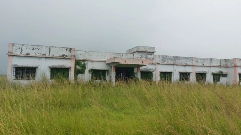 Govt Hospital Story: ప్రారంభించకుండానే శిథిలావస్థకు చేరిన రూ. 5కోట్ల ఆస్పత్రి భవనం.. హాంటెడ్ హౌస్ గా మారింది!