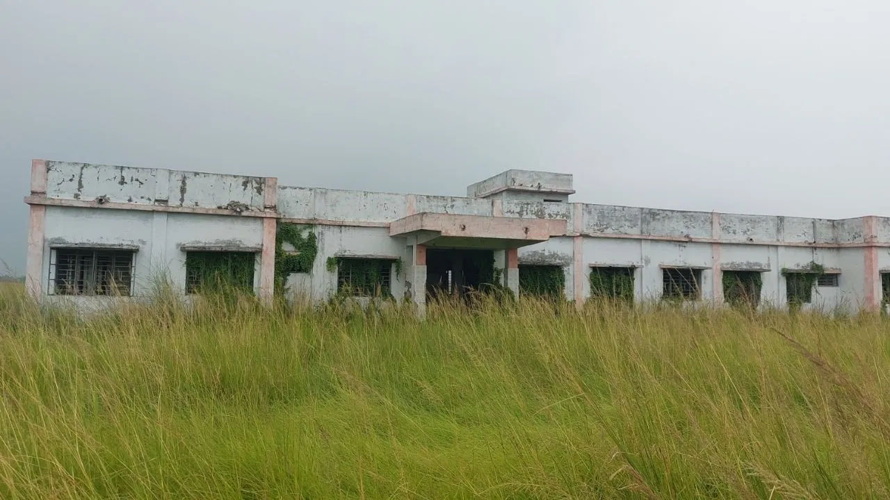 Govt Hospital Story: ప్రారంభించకుండానే శిథిలావస్థకు చేరిన రూ. 5కోట్ల ఆస్పత్రి భవనం.. హాంటెడ్ హౌస్ గా మారింది!