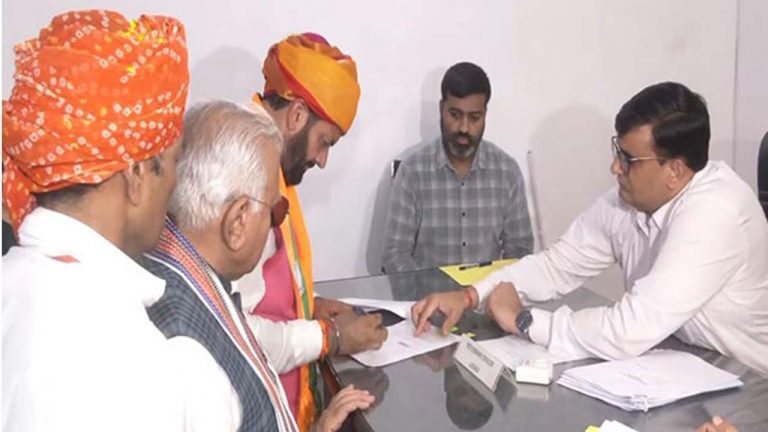 Haryana Polls: లాడ్వాలో ముఖ్యమంత్రి సైనీ నామినేషన్.. హాజరైన కేంద్రమంత్రి ఖట్టర్