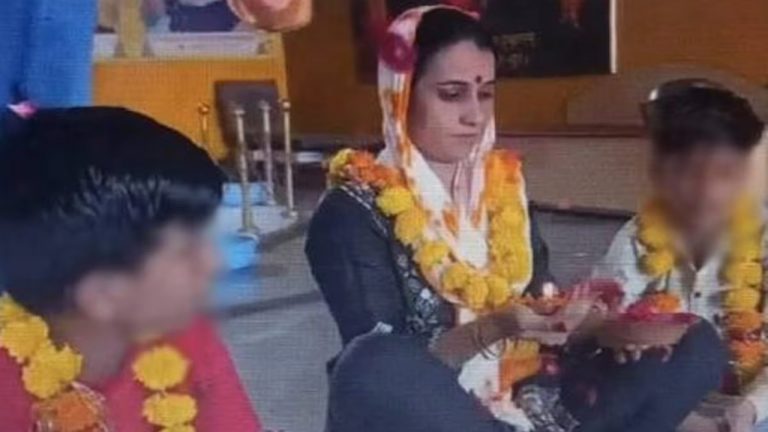 Converted To Hinduism: ఇద్దరు పిల్లలతో కలిసి హిందూ మతంలోకి మారిన ముస్లిం మహిళ.. ఎందుకంటే..?