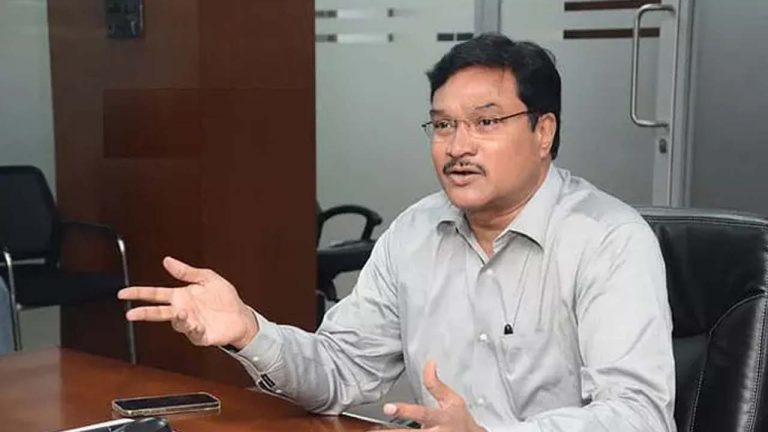 HYDRA : హైడ్రా కమిషనర్ చెరువుల పరిశీలన.. అభివృద్ధి పనులపై ఆదేశాలు