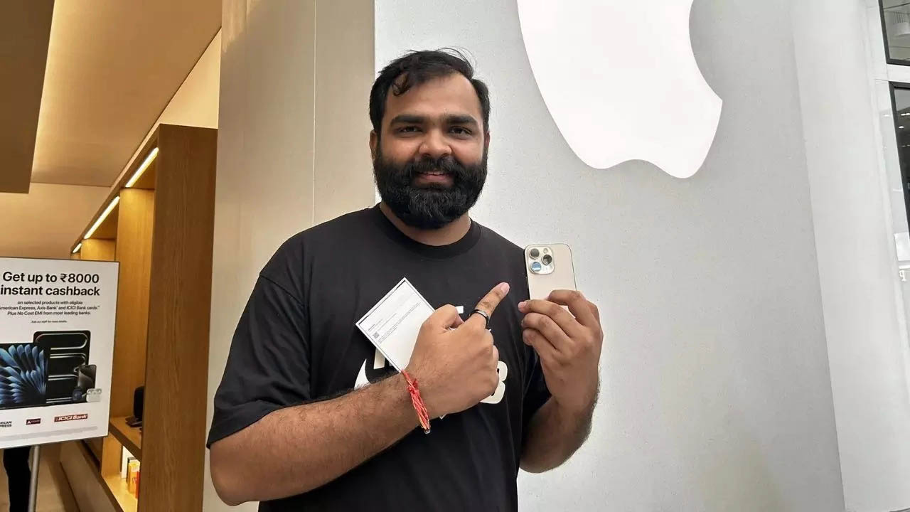 IPhone 16 First Customer: తెల్లవారుజామున 4:30 నుంచే క్యూలో.. ఐఫోన్ 16ని కొనుగోలు చేసిన మొదటి వ్యక్తి