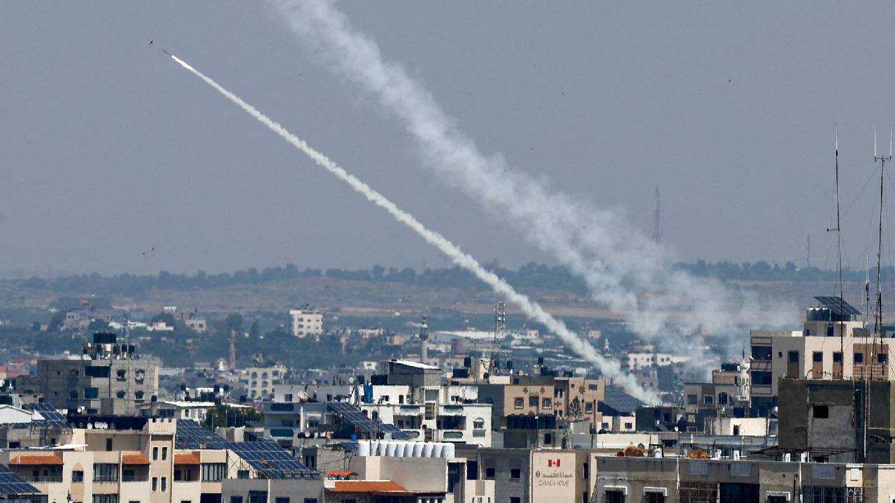 Israel: ఇజ్రాయిల్‌పై విరుచుకుపడిన హిజ్బుల్లా.. రాకెట్లతో దాడి..