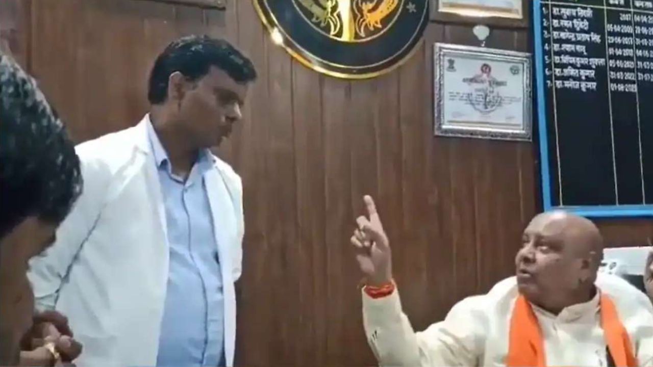 Jagdaur CHC: పేషేంట్ నుంచి ఒక్క రూపాయి అధికంగా వసూలు చేశాడు.. ఉద్యోగం పోగొట్టుకున్నాడు!