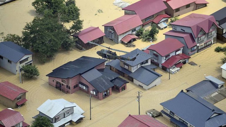 Japan Floods: జపాన్‌ను ముంచెత్తిన వరదలు..  ఎమర్జెన్సీ అలర్ట్ జారీ