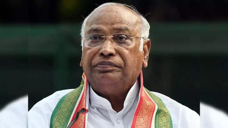 Mallikarjun Kharge: కాంగ్రెస్ అధ్యక్షుడు మల్లికార్జున్ ఖర్గే, ఆయన కుటుంబంపై కేసు..!