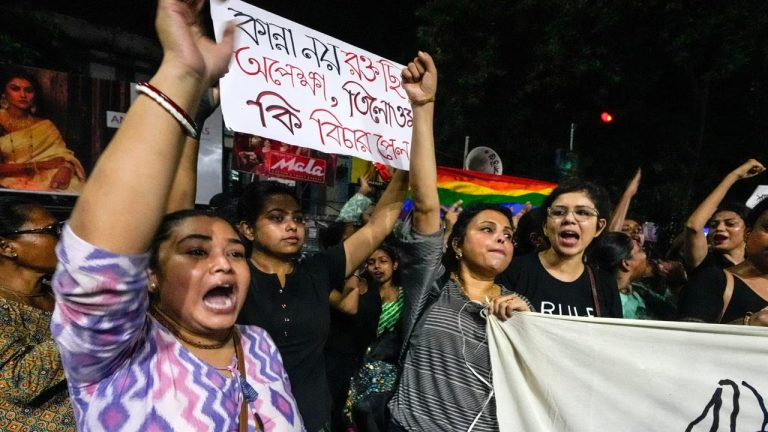 Kolkata Murder Case: మమతా బెనర్జీ అబద్ధం చెబుతున్నారు..: కోల్‌కతా ఘటన బాధితురాలి తల్లి