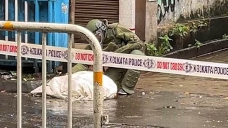 Breaking News:  కోల్‌కతాలో పేలుడు.. అనుమానిత బ్యాగ్‌ని తనిఖీ చేస్తుండగా..