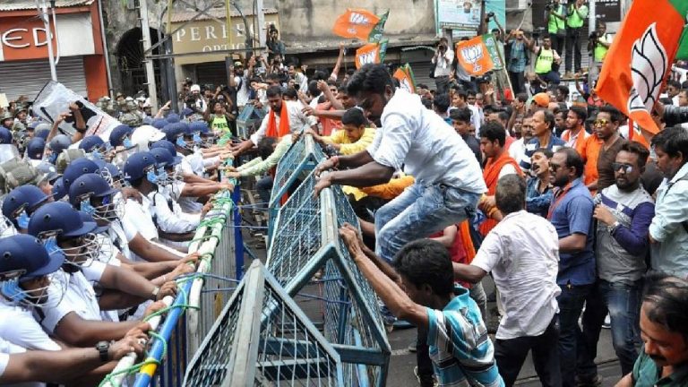 Kolkata Doctor Case: ఒక్క వ్యక్తి 41 మంది పోలీసుల్ని గాయపరిచాడా..? మమతా సర్కార్ పరువు పాయే..