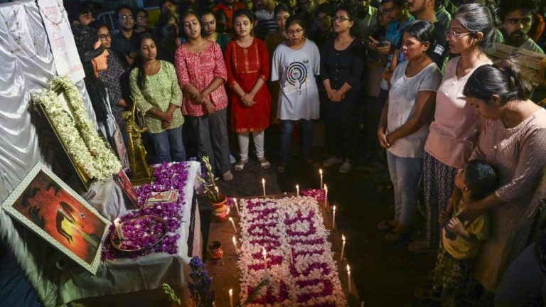 Kolkata Murder Case: మరోసారి సమ్మెబాట పట్టనున్న జూనియర్ డాక్టర్లు.? రాష్ట్రవ్యాప్తంగా టార్చ్ ఊరేగింపు.!