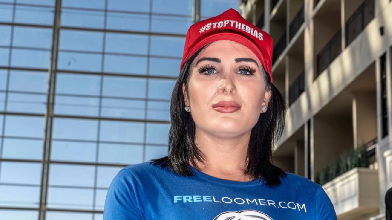 Laura Loomer: డొనాల్డ్ ట్రంప్‌తో “లారా లూమర్”.. ఎవరు ఈమె..? ఎందుకంత ప్రచారం..?