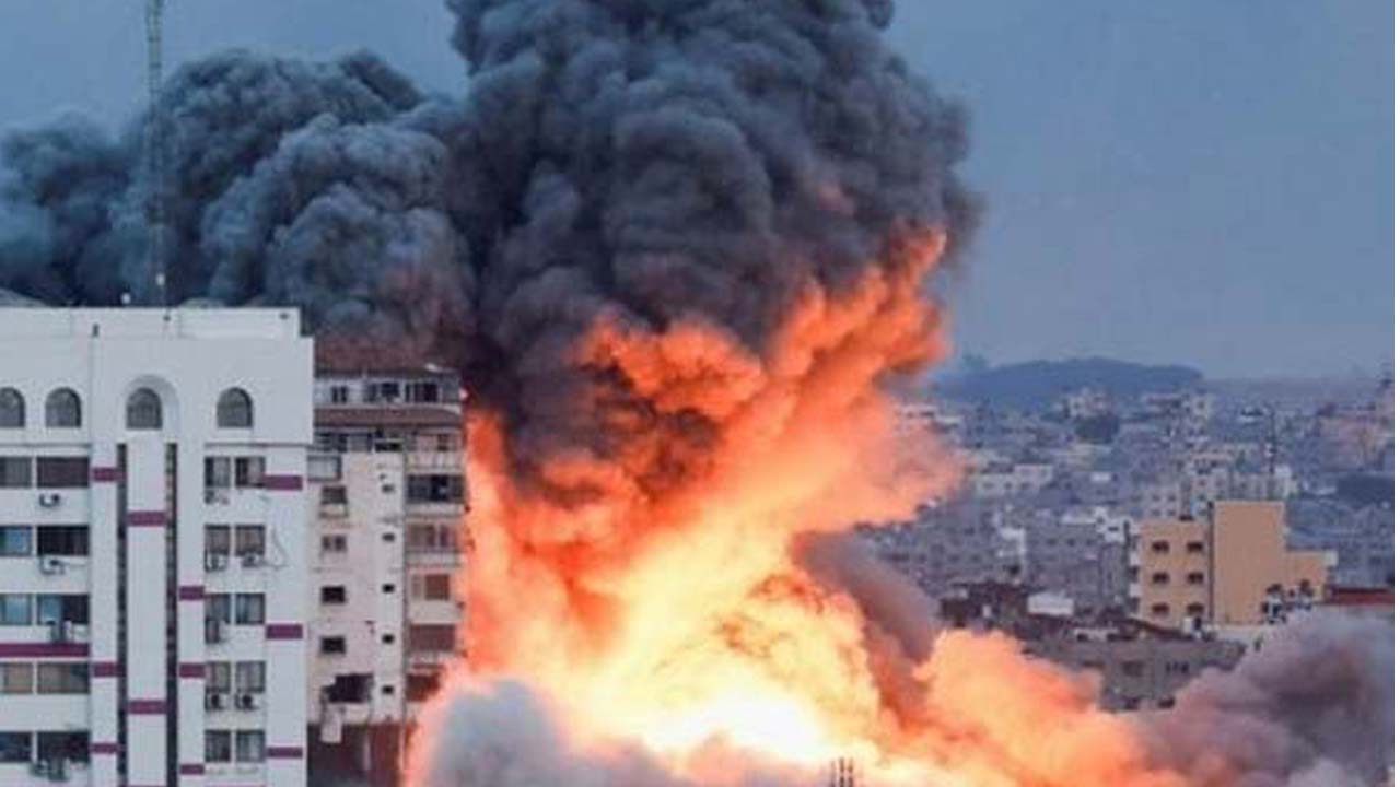 Lebanon: ఇజ్రాయెల్ దాడుల్లో హిజ్బుల్లా కమాండర్ హతం.. లెబనాన్ ప్రకటన