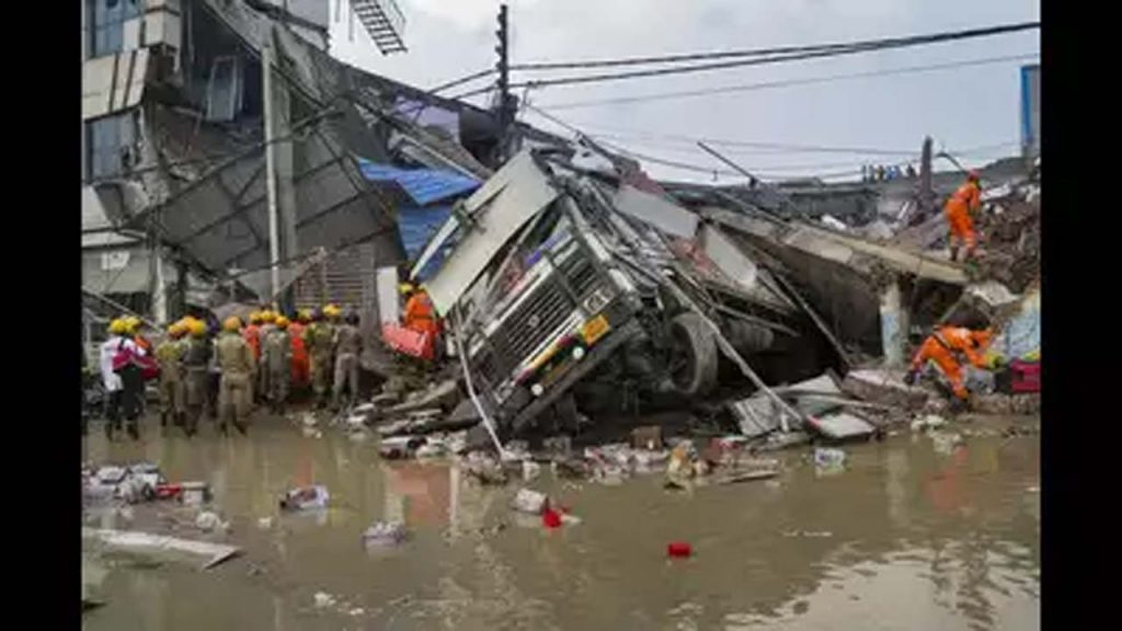 Lucknowbuildingcollapses