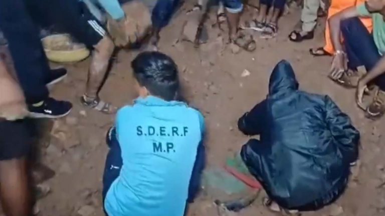 MP: మధ్యప్రదేశ్‌లో ఘోరం.. ఇంటి గోడ కూలి ఏడుగురు మృతి