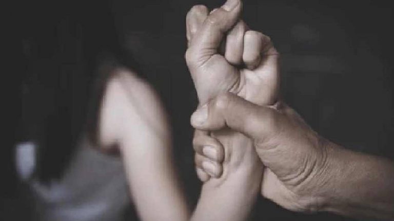 Madhya Pradesh: గర్ల్‌ఫ్రెండ్స్‌తో పిక్నిక్ వెళ్లిన ఇద్దరు ఆర్మీ అధికారులపై దాడి.. ఒకరిపై అత్యాచారం..