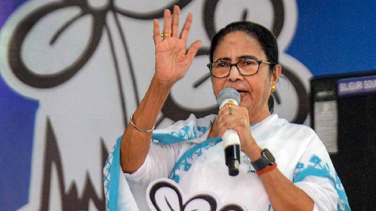 Mamata Banerjee: ‘‘రాత్రులు నిద్ర పోలేదు’’.. నిరసన తెలుపుతున్న వైద్యుల వద్దకే సీఎం మమతా బెనర్జీ..