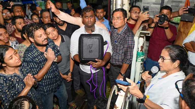 Kolkata: సీఎం మమతతో ముగిసిన జూడాల చర్చలు.. 2 గంటల పాటు చర్చలు