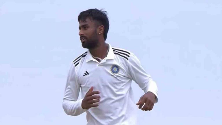Duleep Trophy: 7 వికెట్లు, 7 మెయిడిన్లు.. విరుచుకుపడ్డ బౌలర్, ఇంతకీ ఎవరు..?
