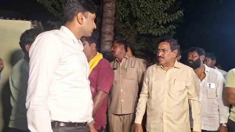 Minister Narayana: విజయవాడలో మున్సిపల్ కమిషనర్, అధికారులపై మంత్రి ఆగ్రహం