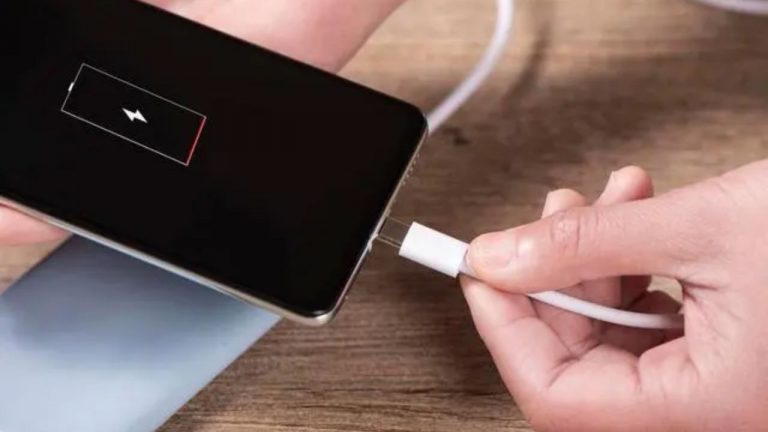 Mobile Charging: మీ స్మార్ట్‌ఫోన్ కు నెమ్మదిగా ఛార్జింగ్ అవుతుందా.? ఇలా చేసి ఛార్జింగ్ వేగాన్ని పెంచండి!