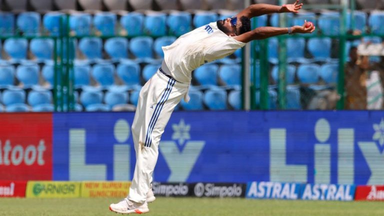 Mohammed Siraj Catch: గాల్లో వెనక్కి డైవ్ చేస్తూ.. నెక్ట్స్ లెవెల్ క్యాచ్ పట్టిన సిరాజ్!