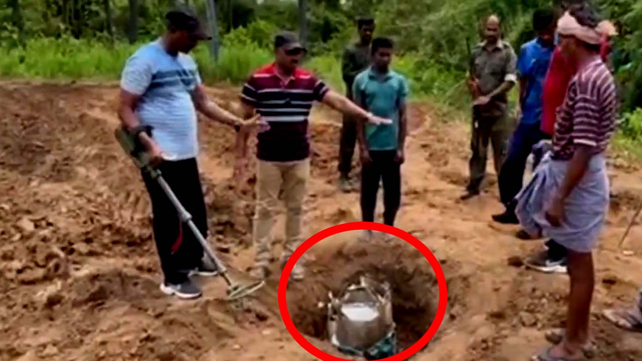 Maoist Dump: మావోయిస్టుల డంప్ కలకలం.. భయాందోళనలో ప్రజలు