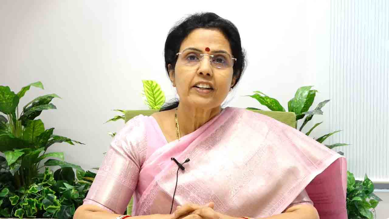 Nara Bhuvaneshwari: పండుగలకు చేనేత వస్త్రాలు ధరిద్దామంటూ నారా భువనేశ్వరి పిలుపు