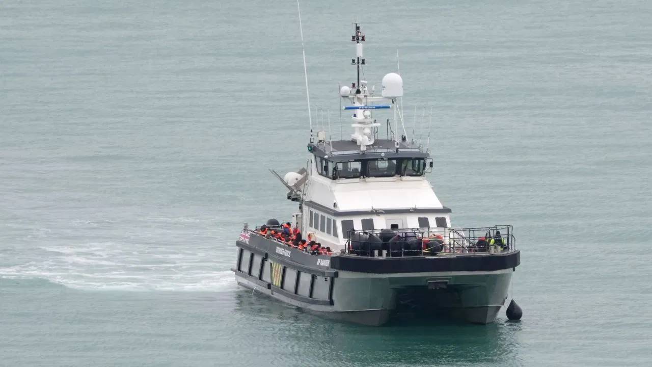 Boat Sink : ఫ్రాన్స్‌లో వలస బోటు మునిగి  13 మంది మృతి.. చాలా మంది సురక్షితం