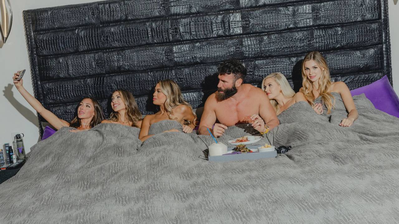 Dan Bilzerian with Girls: అబ్బబ్బబ్బ.. బాసూ..! ఒక్క రోజైనా నీలా బతకాలి.. అందమైన మోడల్స్.. లెక్కలేనంత డబ్బు..