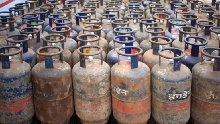 LPG Cylinder Prices : వినియోగదారులకు షాక్.. భారీగా పెరిగిన గ్యాస్ సిలిండర్ ధర