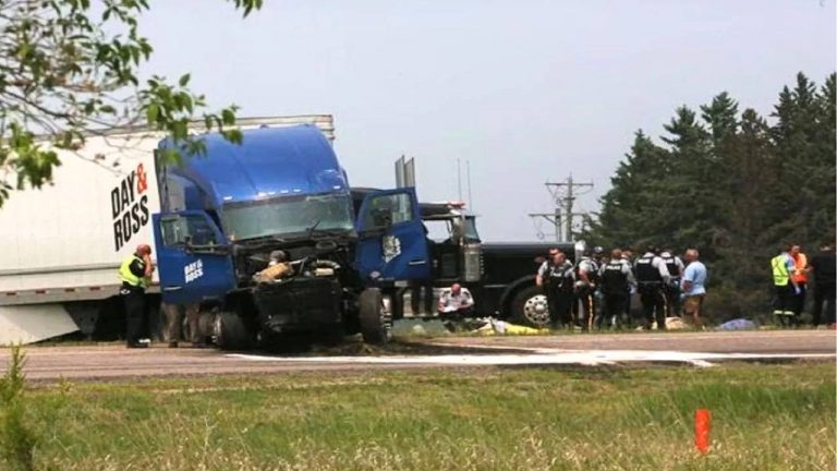 Bus Accident : అమెరికాలో ఘోర ప్రమాదం.. బస్సు బోల్తా పడి ఏడుగురు మృతి, 37 మందికి గాయాలు