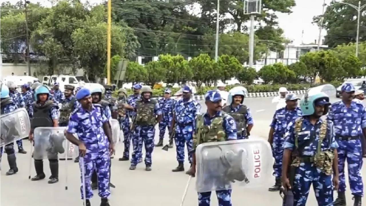 Manipur Violence : పోలీసు పోస్టుకు 200 మీటర్ల దూరంలో జిరిబామ్‌లోని పీహెచ్‌సీకి నిప్పు