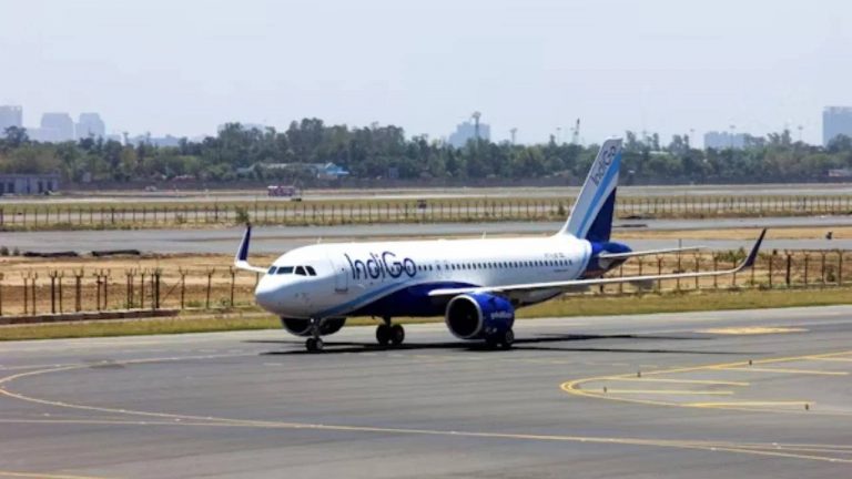 Maharastra : ఆహారం, నీరు ఇవ్వకుండా ఐదు గంటలపాటు విమానంలోనే..రచ్చ రచ్చ చేసిన ప్రయాణికులు