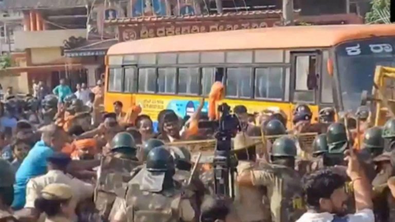 Karnataka : కర్ణాటకలో ఈద్ మిలాద్ ఉన్ నబీ సందర్భంగా హింస.. వీధుల్లోకి వచ్చిన వీహెచ్‌పీ, బజరంగ్‌దళ్‌ ప్రజలు