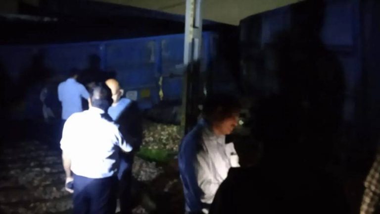 Train Accident : మధురలో పట్టాలు తప్పిన రైలు.. రాకపోకలకు తీవ్ర అంతరాయం