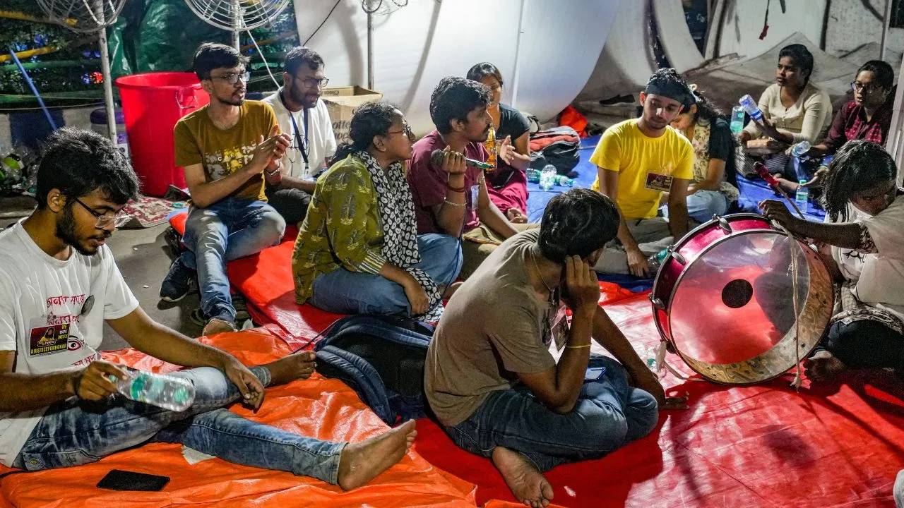 Kolkata Case: కోల్‌కతాలో డాక్టర్ల నిరసనకు ముగింపు ఎప్పుడంటే ?