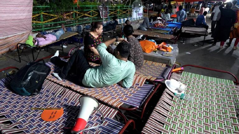 Kolkata : కోల్‌కతా నిరసనలో మద్యం తాగిన మహిళలు.. మంత్రి సంచలన కామెంట్స్