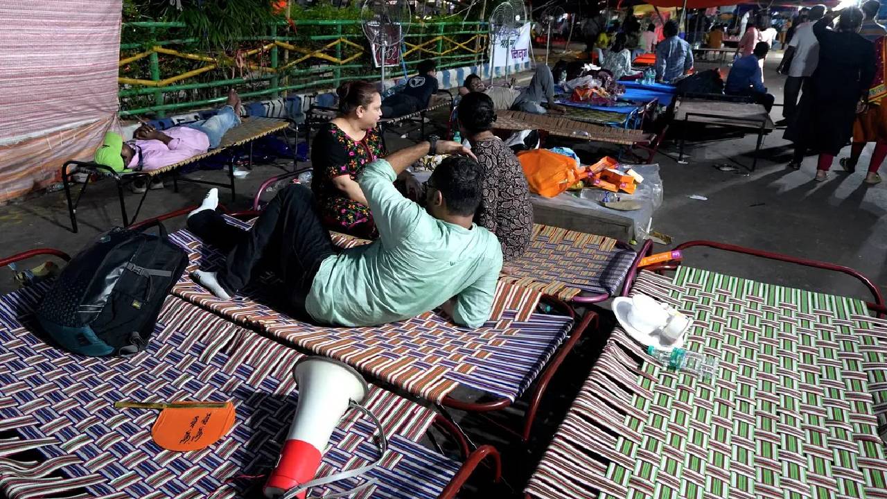 Kolkata : కోల్‌కతా నిరసనలో మద్యం తాగిన మహిళలు.. మంత్రి సంచలన కామెంట్స్