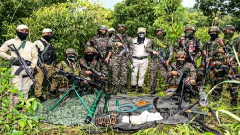 Manipur : మణిపూర్‌లో ఆర్మీ, పోలీసులు సెర్చ్ ఆపరేషన్ .. భారీ మొత్తంలో అక్రమ ఆయుధాలు స్వాధీనం