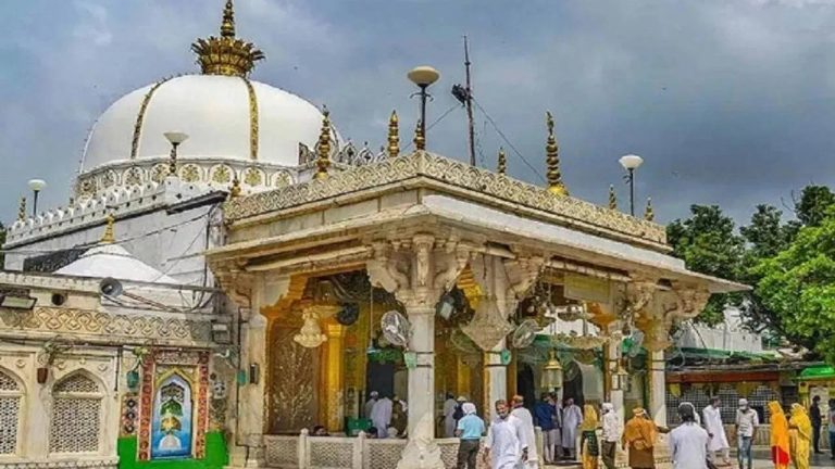 Ajmer Dargah : అజ్మీర్ దర్గాలో శివాలయం.. విచారణకు నిరాకరించిన కోర్టు