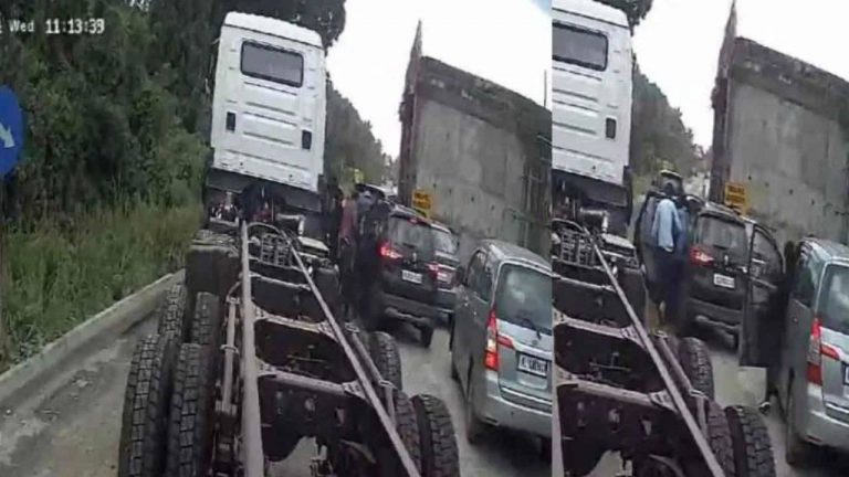 Kerala : సినిమా స్టైల్లో హైవే పై కారును వెంబడించి 2.5 కిలోల బంగారం దోపిడీ