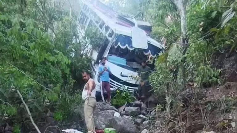Reasi Bus Terror Attack : రియాసి బస్సుపై దాడి కేసులో అనేక చోట్ల ఎన్ఐఏ దాడులు