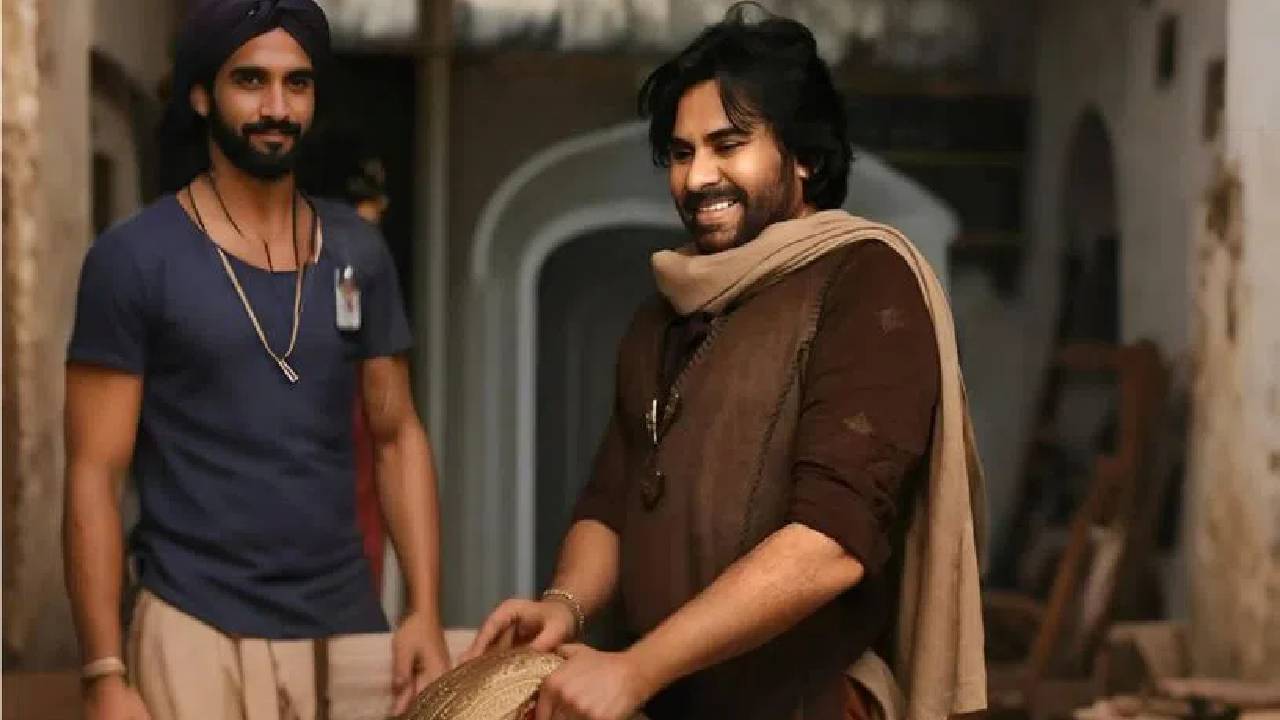 Pawan Kalyan : లుక్ అదిరిందిగా..  హరిహర వీరమల్లు షూట్ నుంచి పవన్ ఫోటో లీక్
