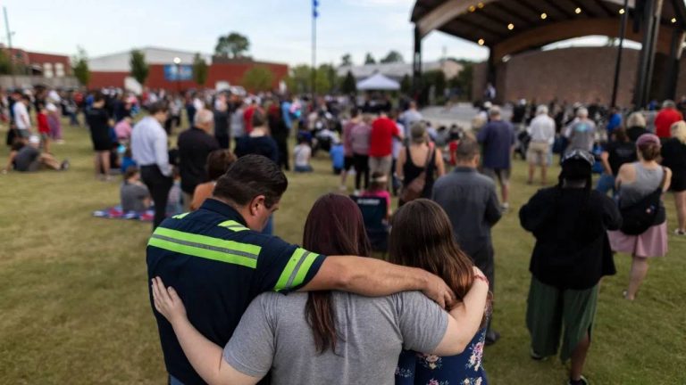 America : గే అన్నందుకు 14ఏళ్ల బాలుడు కాల్పులు.. నలుగురు మృతి