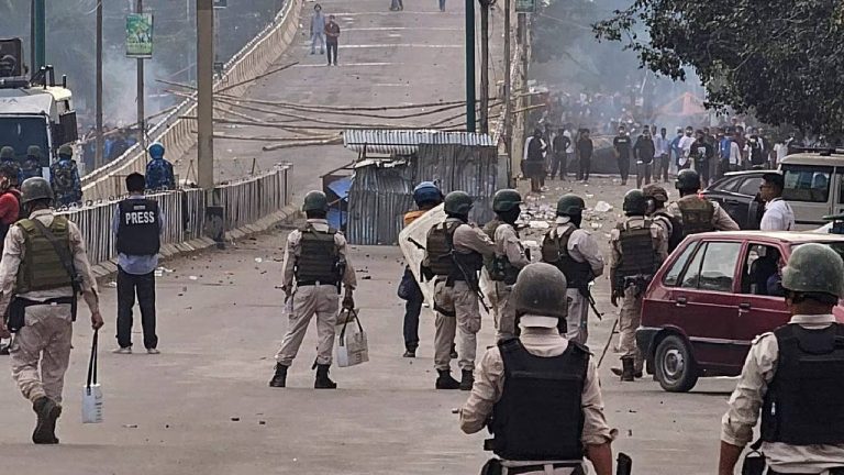 Manipur : మణిపూర్లో మళ్లీ కర్ఫ్యూ, ఇంటర్నెట్ నిషేధం.. 2000మంది సైనికుల మోహరింపు