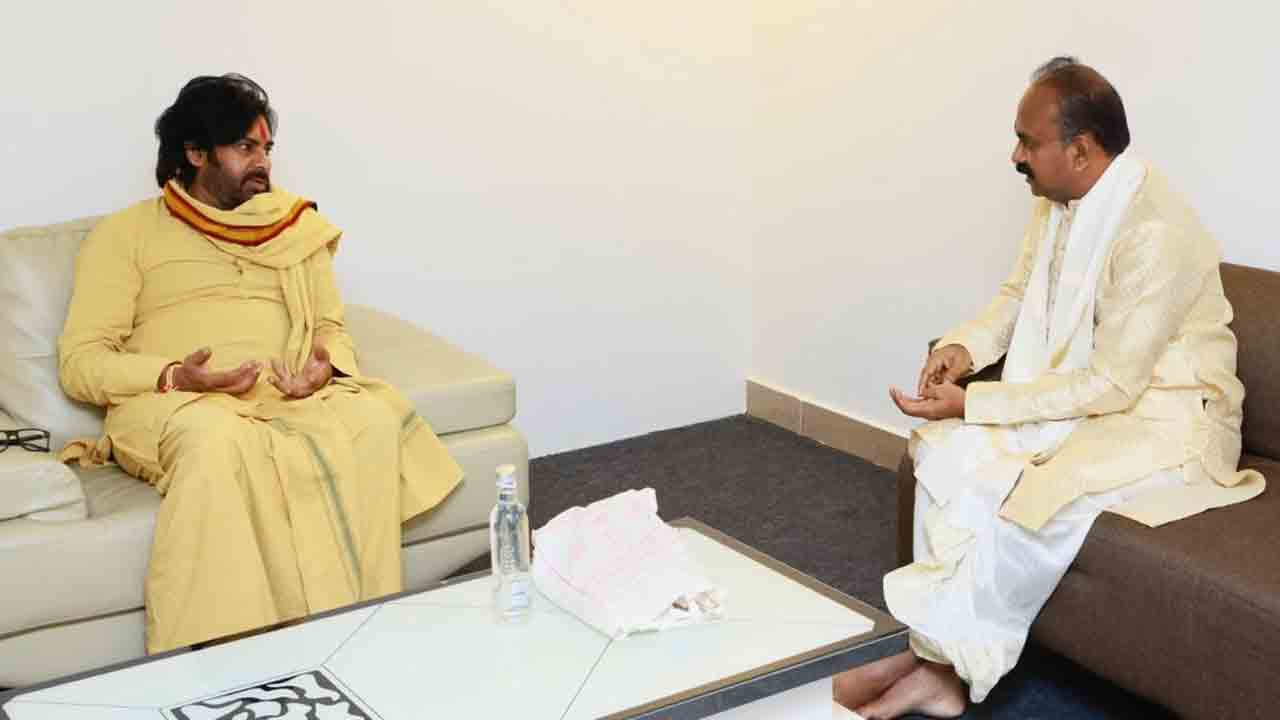 Pawan Kalyan: పవన్‌ కల్యాణ్‌తో టీటీడీ ఈవో శ్యామలరావు భేటీ.. కల్తీ నెయ్యి అంశంపై వివరణ