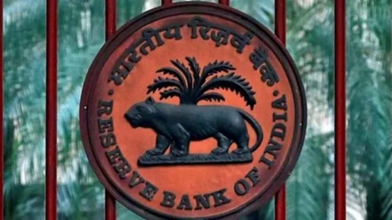 RBI: యాక్సిస్‌, హెచ్‌డీఎఫ్‌సీ బ్యాంకులపై ఆర్‌బీఐ కొరడా.. భారీ జరిమానా