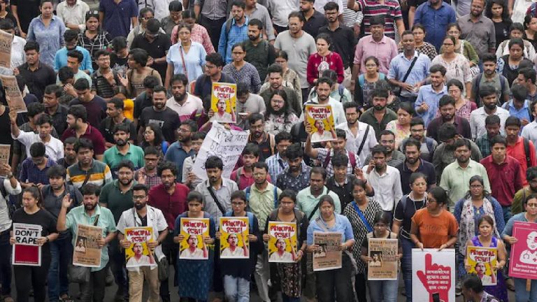 Kolkata Doctor Case: వైద్యురాలికి న్యాయం చేయాలి.. జోక్యం కోరుతూ రాష్ట్రపతి, ప్రధానికి ఆర్‌జీ కర్ వైద్యుల లేఖ..