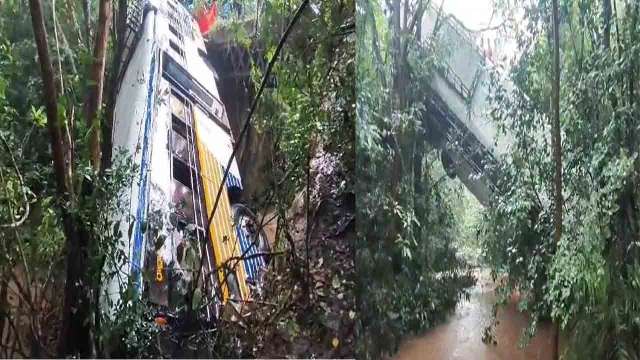 Alluri District: ఏపీలో తప్పిన పెను ప్రమాదం.. వాగులోకి దూసుకెళ్లిన ఆర్టీసీ బస్సు, 20 మంది సేఫ్